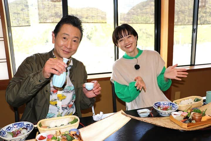 テレビ大阪「おとな旅あるき旅」さんのインスタグラム写真 - (テレビ大阪「おとな旅あるき旅」Instagram)「.  -------------------------------------------  きょうの#おとな旅あるき旅 は…  春の宇治で美味いもん探し  ------------------------------------------  京都の宇治へ🍵  超希少なウイスキーに ほうじ茶専門店のスイーツ🍰 黒毛和牛の焼肉や 美味しいものが盛りだくさん！  3ヶ月待ち！着せ替えができるバッグとは👜  そして！驚きの能力を持つ宇治のアイドルも🦆  きょう18:30から是非ご覧下さい☺️🍵  ------------------------------------------  #テレビ大阪 #三田村邦彦 #斉藤雪乃 #京都 #京都観光 #京都グルメ #京都ランチ #京都カフェ #宇治 #宇治グルメ #宇治橋 #平等院鳳凰堂 #hohohojicha #辰巳屋 #うみうのウッティー #宇治神社 #タイニースプラウト #barkaguya #薩摩焼肉黒桜」3月25日 18時07分 - tvo.otonatabi