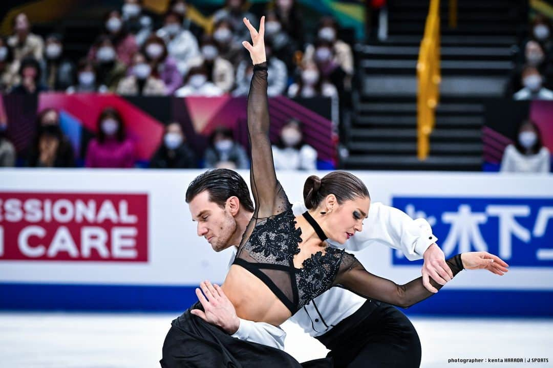 J SPORTSのインスタグラム：「世界フィギュアスケート選手権2023 📸現地Photo アイスダンス（フリーダンス） | Group 4  Laurence FOURNIER BEAUDRY / Nikolaj SOERENSEN Lilah FEAR / Lewis GIBSON Piper GILLES / Paul POIRIER Charlene GUIGNARD / Marco FABBRI  Madison CHOCK / Evan BATES  photographer：kenta HARADA | J SPORTS  #jspofigure #世界フィギュア #世界フィギュアスケート選手権」