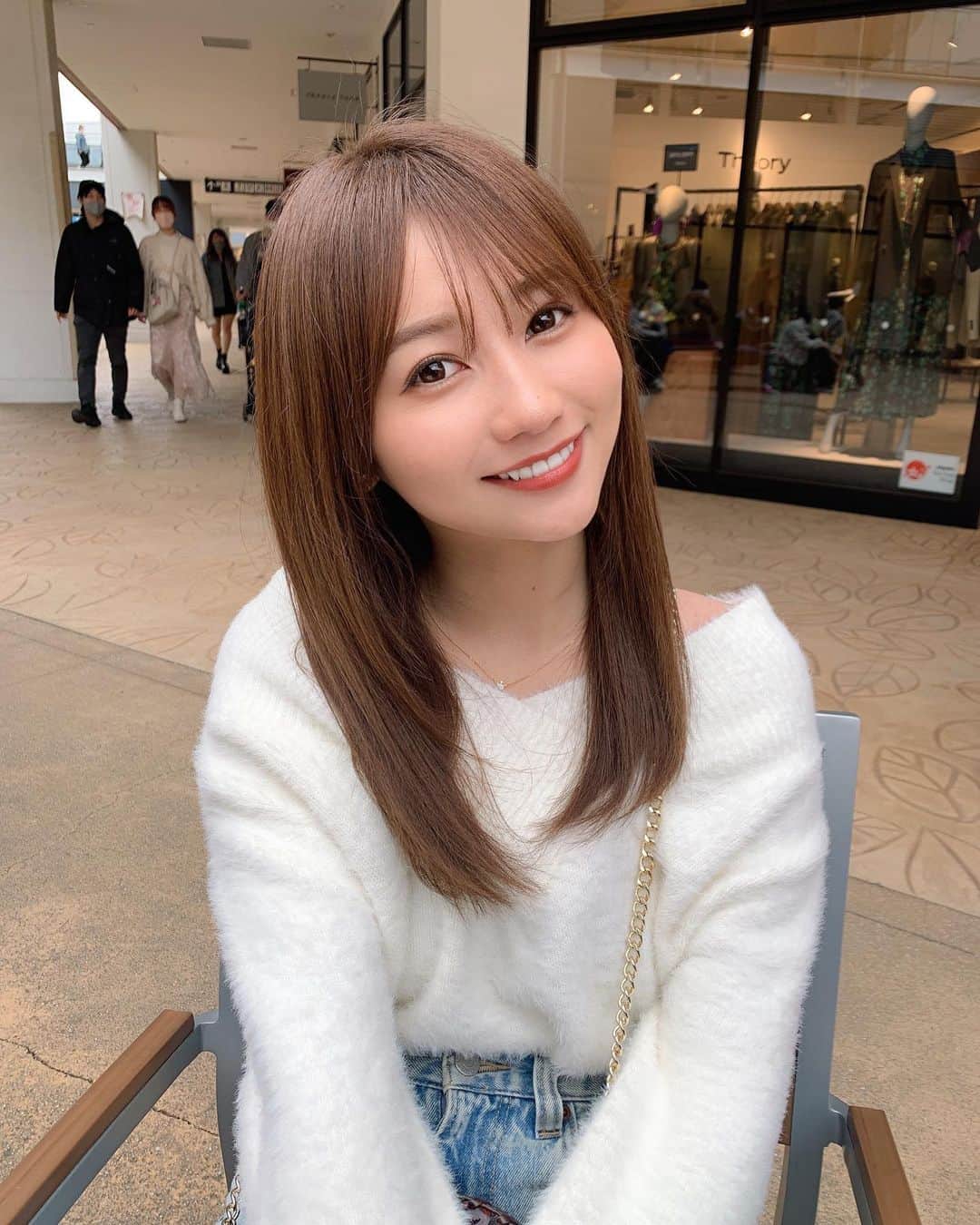 細沼紗花のインスタグラム：「.  髪の毛サラサラ〜🫶🏼🫶🏼  . #サロン#ヘアケア」