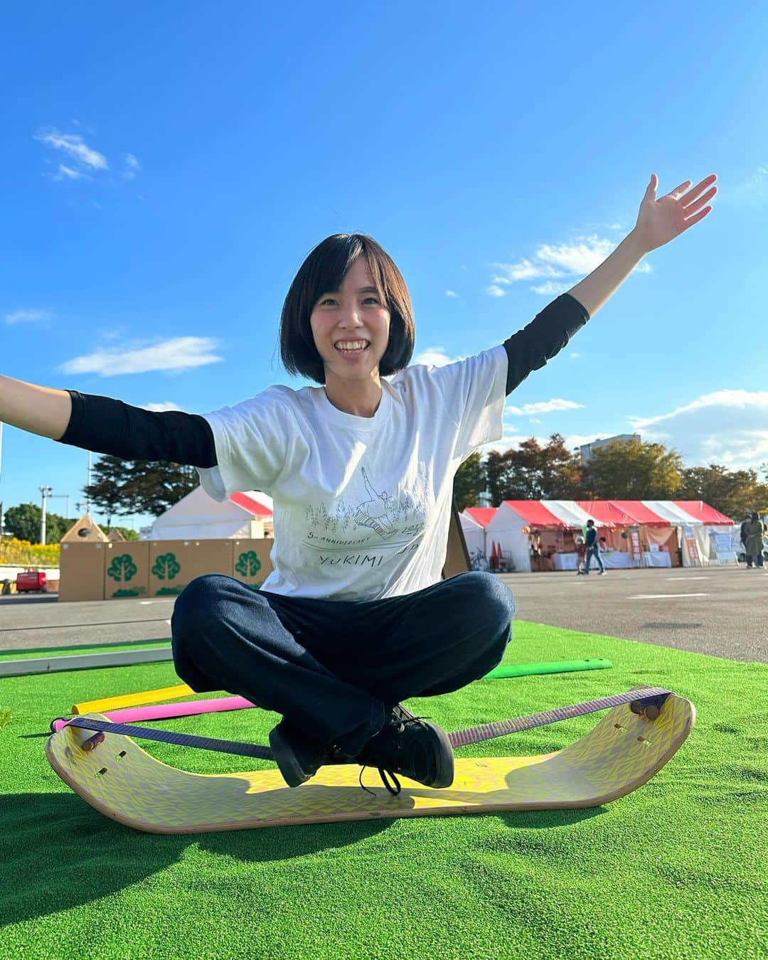 福田恭巳さんのインスタグラム写真 - (福田恭巳Instagram)「目標達成のためのヒント、ママアスリートの日常 スラックラインの魅力について伝えています🌿 ▶︎ @yukimi_slackline ⁡ ⁡ ⁡ ⁡ #産後2ヶ月 #生後2ヶ月 ⁡ ⁡ ちょっとずつ外に出てスラックラインの仕事も 子連れOKでできる事から復帰し始めた頃 ⁡ ⁡ ⁡ スラックラインにも 長さの短いGIBOARDから少しずつ🤏🔥 ⁡ 産後のダメージは計り知れない 自分が思ってるよりも体は動かないので 無理せずまずはストレッチや歩くところから 産後トレーニング始めて行きました😌 ⁡ ママになったから 子どもが2人になったから諦めるのではなく ⁡ 「できる事からコツコツと」 「今できる最善のことを」 ⁡ ⁡ ⁡ エイトも初めてスラックラインに挑戦👶🏻🌟 ⁡ ⁡ ⁡ @gibbonslacklines  @gibbonjapan  ⁡ ⁡ #ママアスリート #福田恭巳 #slackline #スラックライン  #GIBOARD #ギボード  #gibbonslacklines #ギボンスラックライン #産後トレーニング #産後ダイエット #マインド #目標達成 ⁡ ⁡ ⁡ ⁡ ⁡ —————————Yukimi's profile————————— ⁡ 2009年　スラックラインを始める 2011年　日本ｵｰﾌﾟﾝｽﾗｯｸﾗｲﾝ選手権で初優勝 　そこから2015年まで前人未到の5連覇を果たす 2012年　女子初の日本代表でドイツへ 　World Cupや世界大会に参加→女子2位 2013年　世界ランキング1位 　🥇国内大会通算15勝 　🏆数多くの世界大会に参加し入賞 2017年　日本ｵｰﾌﾟﾝｽﾗｯｸﾗｲﾝ選手権で6度目の優勝 2018年　第一子妊娠出産👶 2019年　大会復帰　全国4位 2022年　第二子妊娠出産👶 　🌿目標達成コーチとしての活動をスタート ⁡ docomo Xperia 日清カップヌードル 杏林製薬のテレビCMに出演📺 ⁡ —————————————————————————— ⁡ ⁡ フォローはプロフィールから1秒⏳ 最新情報はストーリーズで発信中✨ ▶︎ @yukimi_slackline ⁡ ⁡ ——————————————————————」3月25日 18時12分 - yukimi_slackline