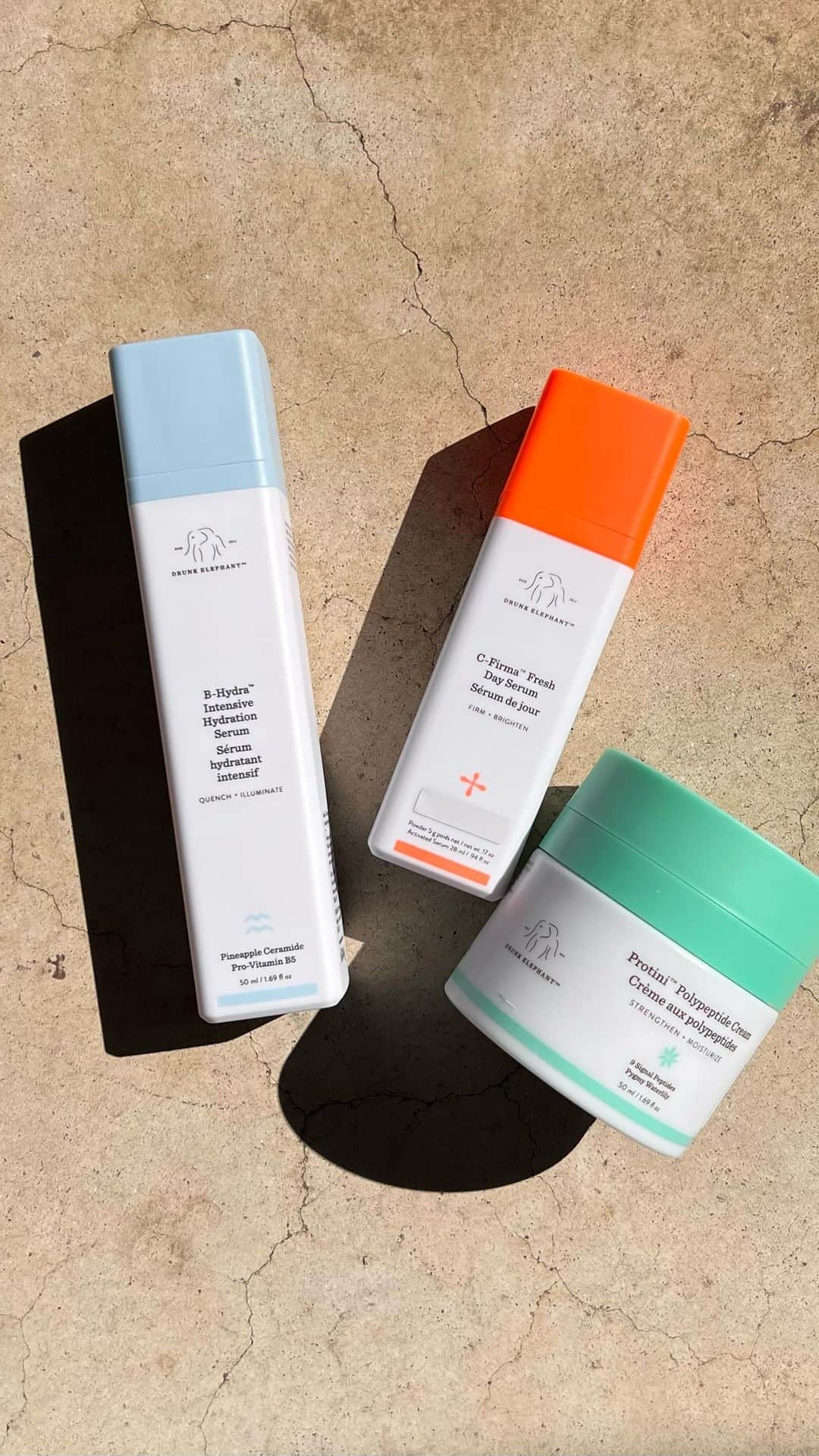 松永ちさとのインスタグラム：「🙌👶🫶🏻💆‍♀️✨ All mixできる時短skin care🎶 肌の調子と気分でえらびまとめづけ トーンあがってふっくらもちもち♡♡ 1 clickの衛生的な蓋もお気にいり  #skincare #beauty#chisamake #dayserum#cream #drunkelephant #happyskin」