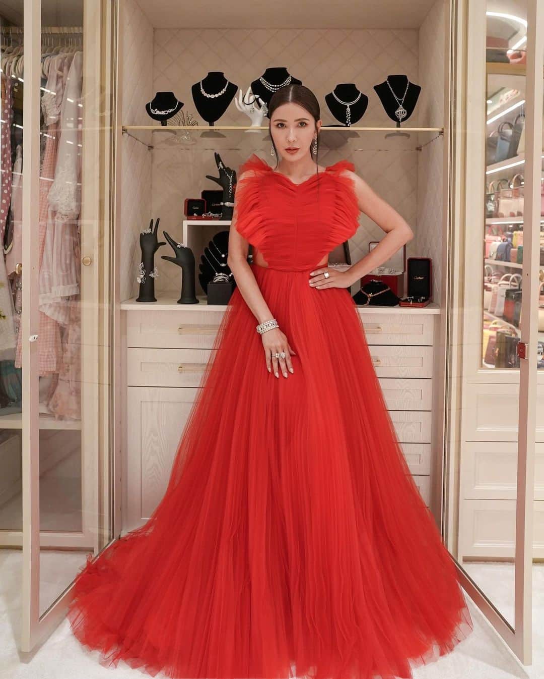 ジェイミー・チュアのインスタグラム：「Inaugurating the new closet with this Queen of Hearts dress.♥️」