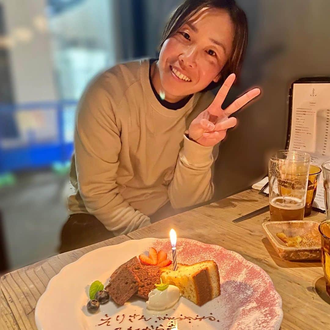 のインスタグラム：「先日、ソフトボール界のレジェンド・山田恵里さんとお食事ご一緒させていただきました🥎 @eriyamada19  ㅤㅤㅤㅤㅤㅤㅤㅤㅤㅤㅤㅤㅤ ソフトボール中継のときにはご自身ももちろん出場して活躍されながら、こちらのベンチリポートへ選手の方を促す広報さんのようなこともしてくださって…少ない機会のなかで本当にたくさんお世話になりました。 #これからもよろしくお願いします ㅤㅤㅤㅤㅤㅤㅤㅤㅤㅤㅤㅤㅤ 今夜の #みんなのスポーツ で、山田恵里さんの特集が放送されるそうですので、お時間あります方はぜひご覧ください♡ ㅤㅤㅤㅤㅤㅤㅤㅤㅤㅤㅤㅤㅤ @minspo_tvtokyo  テレビ東京　22:30〜 BSテレ東  25:00〜 ㅤㅤㅤㅤㅤㅤㅤㅤㅤㅤㅤㅤㅤ 3枚目は、JAPAN CUP2016の懐かしの一枚です📸」