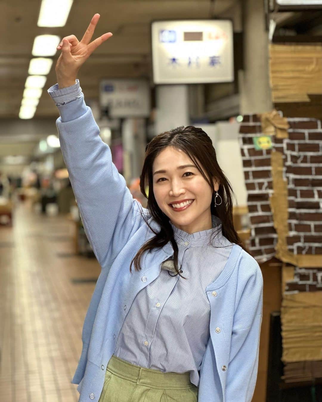 佐藤美樹のインスタグラム：「. . 【🌸ハマナビ卒業しました🌸】 . . 皆さんに対する感謝や ハマナビへの愛情を言葉にしても、 まだ実感が湧かない•• と言うのが、 今の正直な気持ちです。 . . 7年間、ご覧頂いた皆さま、 本当にありがとうございました。 . . ーー少し長くなりますーー . . . 視聴者の方から頂くメッセージは、まさに原動力でした。応援して下さる皆さんの存在があったからこそ、こんなに長くナビゲーターを務めることができたと思っています。 インスタのコメントでも沢山感想を頂いて、嬉しかったです。 . . ハマナビを通して経験した１つひとつが、出会えた１人ひとりが、今のわたしを作り支えてくれています。 . . スタッフや横浜市広報課の皆さんは、いつも親しみを持って接して下さいました。私にとって親戚ような存在で、いつも安心してナビゲートできたのは、皆さんのおかげです。 . . 横浜の皆さんには、ロケで沢山お世話になりましたね！またゆっくり訪ねたい場所、お会いしたい方もいますが、直接ご挨拶できずごめんなさい。 . . 私のような田舎者にとって横浜は、とってもキラキラしていて、こんなにおしゃれな街でリポート出来るんだぁ💓と舞い上がるような気持ちになったことが昨日のことのように思い出されます。 . いつもどんな風に伝えたら楽しんで貰えるかなぁと、みんなで考えながら取り組む現場は、本当に楽しかったです。 そして、いつの間にか心はハマっ子になっていました❤️ . ナビゲーター3人揃ってのロケも、やっぱり居心地が良くて、学ぶことがたくさんありました。まなてぃ、根岸さん、ありがとう✨ . . 大好きなハマナビ、来週からは視聴者として応援します💖 . そして、ハマナビで学んだことを糧に 私もさらにパワーアップしていきますので、これからも応援よろしくお願いいたします💓 . . ありがとうございました😘 . .」