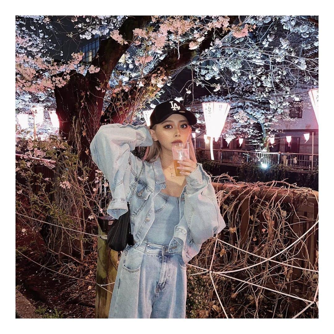 松葉愛海さんのインスタグラム写真 - (松葉愛海Instagram)「遂にビールの美味しさを知った21ｻｲです🍻  今年も桜見れてウレシカッタ🌸✨  #beaen_outfit」3月25日 19時51分 - aichipo07