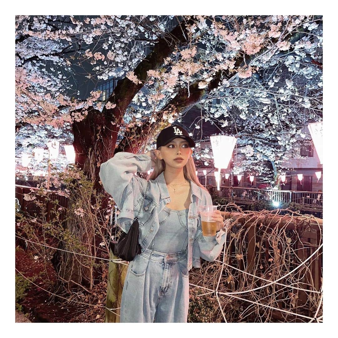 松葉愛海のインスタグラム：「遂にビールの美味しさを知った21ｻｲです🍻  今年も桜見れてウレシカッタ🌸✨  #beaen_outfit」
