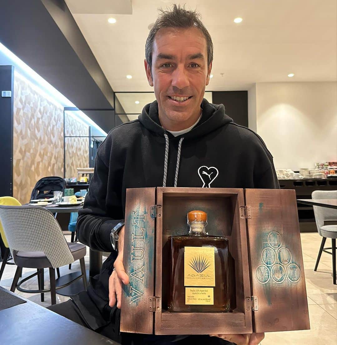 のインスタグラム：「AGAZUL with French International friend! Enjoying the time!  Salud! @agazultequila」
