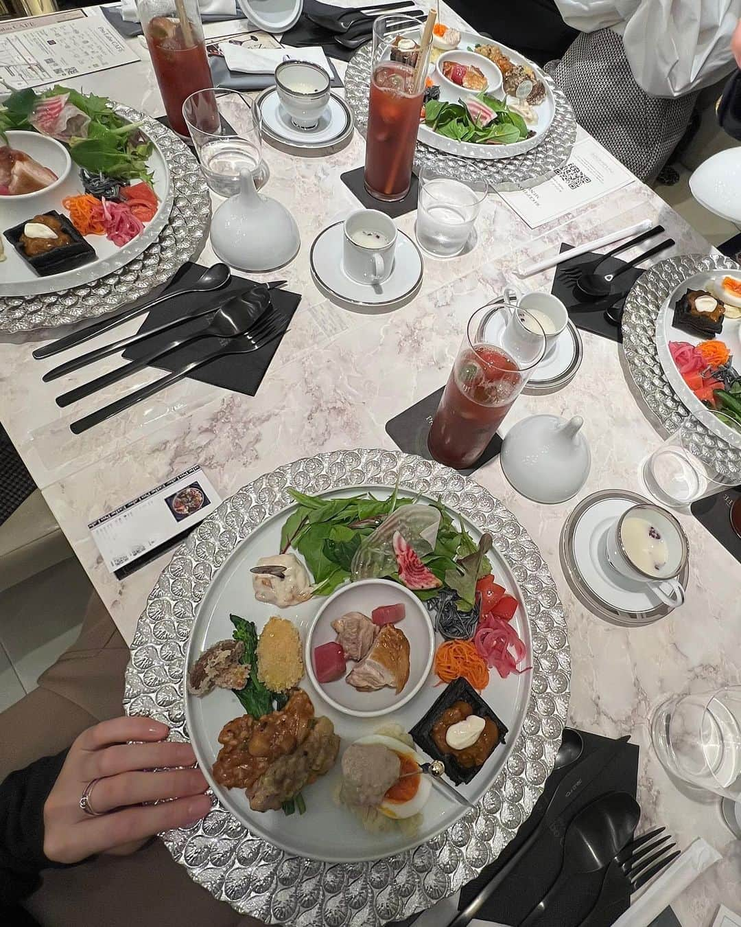 鈴木ふみ奈さんのインスタグラム写真 - (鈴木ふみ奈Instagram)「4/1にオープンする、プロラボカフェ @prolabo_cafe のプレオープンに行ってきました🫖🤍  白砂糖、人工甘味料、化学調味料、合成保存料、合成着色料、トランス脂肪酸、牛乳、グルテンが不使用なのにちゃんと美味しい😳  お店もおしゃれで可愛かった💕」3月25日 19時55分 - fuminasuzuki