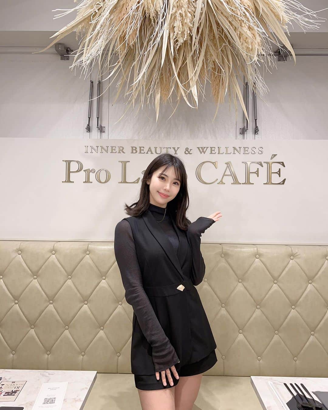 鈴木ふみ奈のインスタグラム：「4/1にオープンする、プロラボカフェ @prolabo_cafe のプレオープンに行ってきました🫖🤍  白砂糖、人工甘味料、化学調味料、合成保存料、合成着色料、トランス脂肪酸、牛乳、グルテンが不使用なのにちゃんと美味しい😳  お店もおしゃれで可愛かった💕」