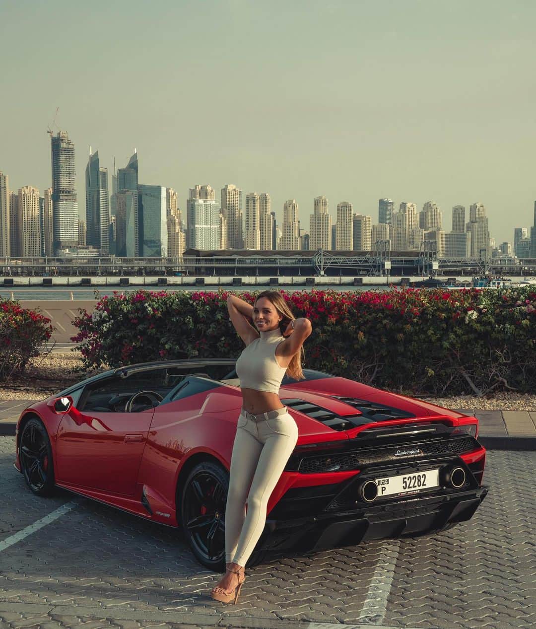 Weronika Bielikさんのインスタグラム写真 - (Weronika BielikInstagram)「@flagship_rentals provides so much fun in Dubai with their fast and luxury cars ❤️ I enjoyed shooting that content (too much) especially when I got to drive 😏 If you travel to Dubai, don’t miss on checking their cars!」3月25日 19時57分 - veronicabielik