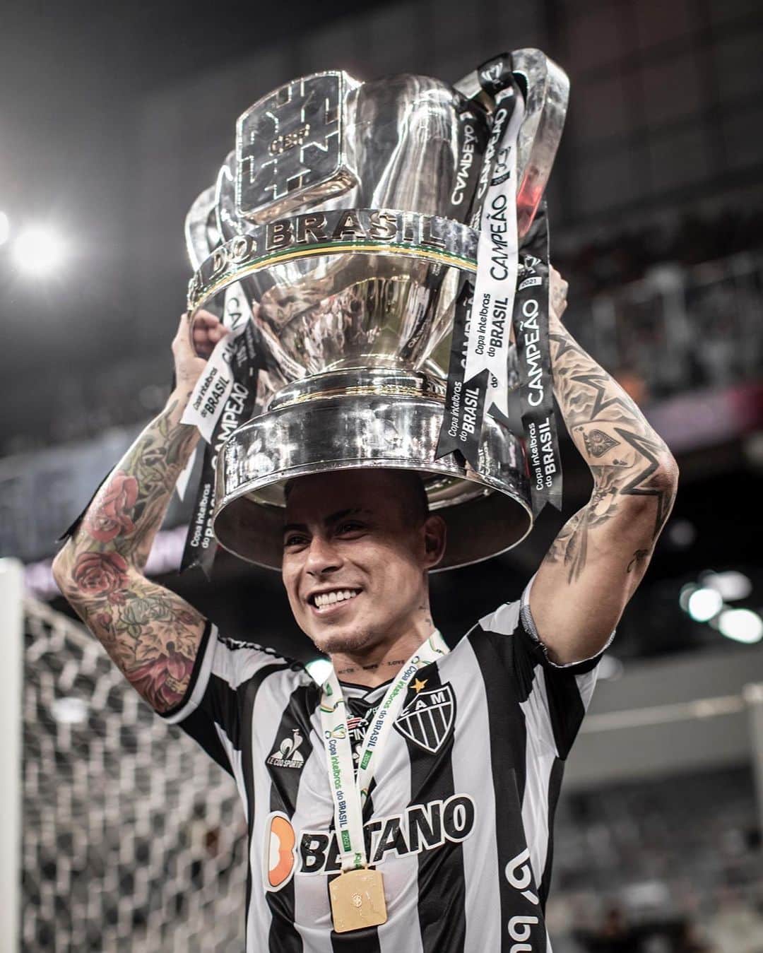 エドゥアルド・バルガスのインスタグラム：「Parabéns @atletico  115 anos de uma linda história .. É uma honra vestir a camisa deste clube e fazer parte da história 👏🏻🐔❤️」