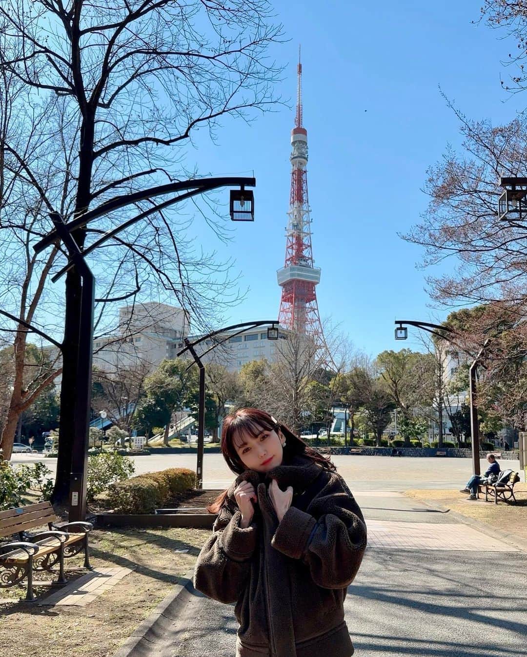 momoさんのインスタグラム写真 - (momoInstagram)「. いつしかの冬の東京タワー散歩🗼 はなちゃんとデート🫶🏻  . #東京タワー#散歩 #snidel#portrait」3月25日 20時16分 - momomonyan