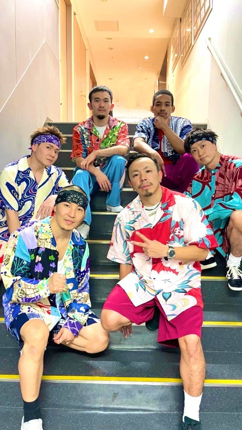 SNACK（野村直）のインスタグラム：「Synchro Acrobat in Fashion Show  @bboysnack &  @pinocchio_yuya   👕 @keitamaruyama   1年以上前ですが 豪華ステージ、豪華メンツで踊れたのはとても良い思い出！KEITA MARUYAMAさん素敵なステージ、声をかけてくれたFNMD、SWATありがとうございます  #bboy #synchro #acrobat #webster #corkscrew #ウェブスター #コークスクリュー #axewebster #アックスウェブスター #fashionshow #ファッションショー #ダンスショー #danceshow #ダンスショー 2030土 0325」