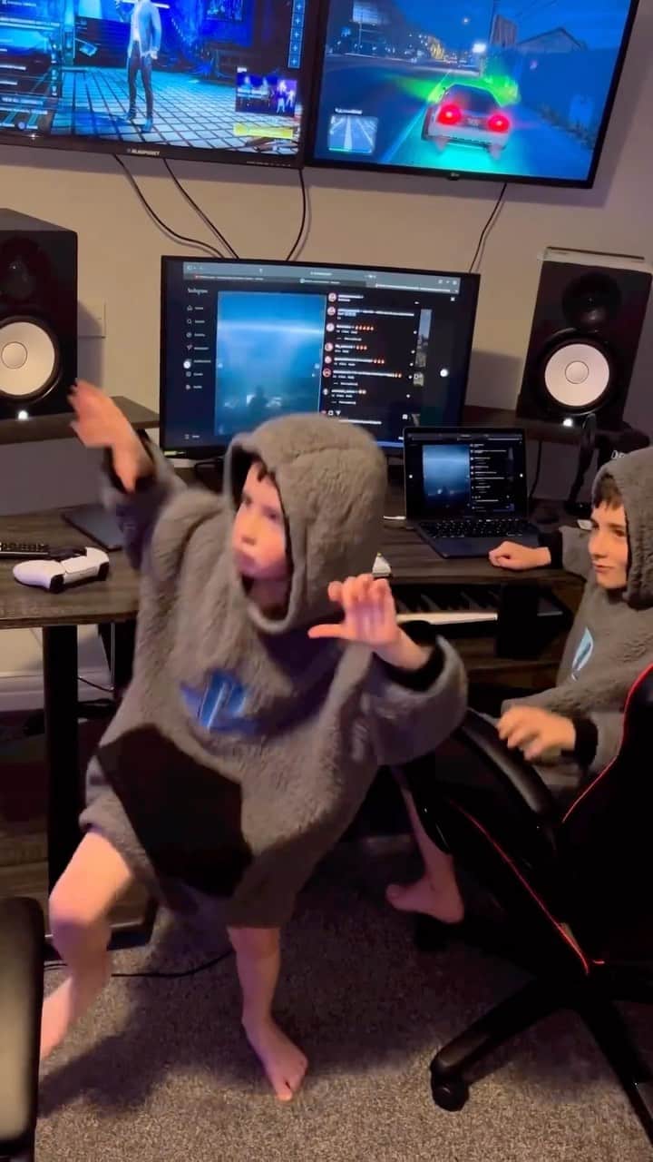 NERVOのインスタグラム：「You say I’m a homebody, but my home be like 👆👆 💯💯🔥🔥🎶🎶💃🕺 #trainingthemyoung (credits: @djcalumkieran)   🎵 What Would You Do For Love - NERVO (@wastedpenguinz Remix)  #babyraver #edm #hardstyle #rave」