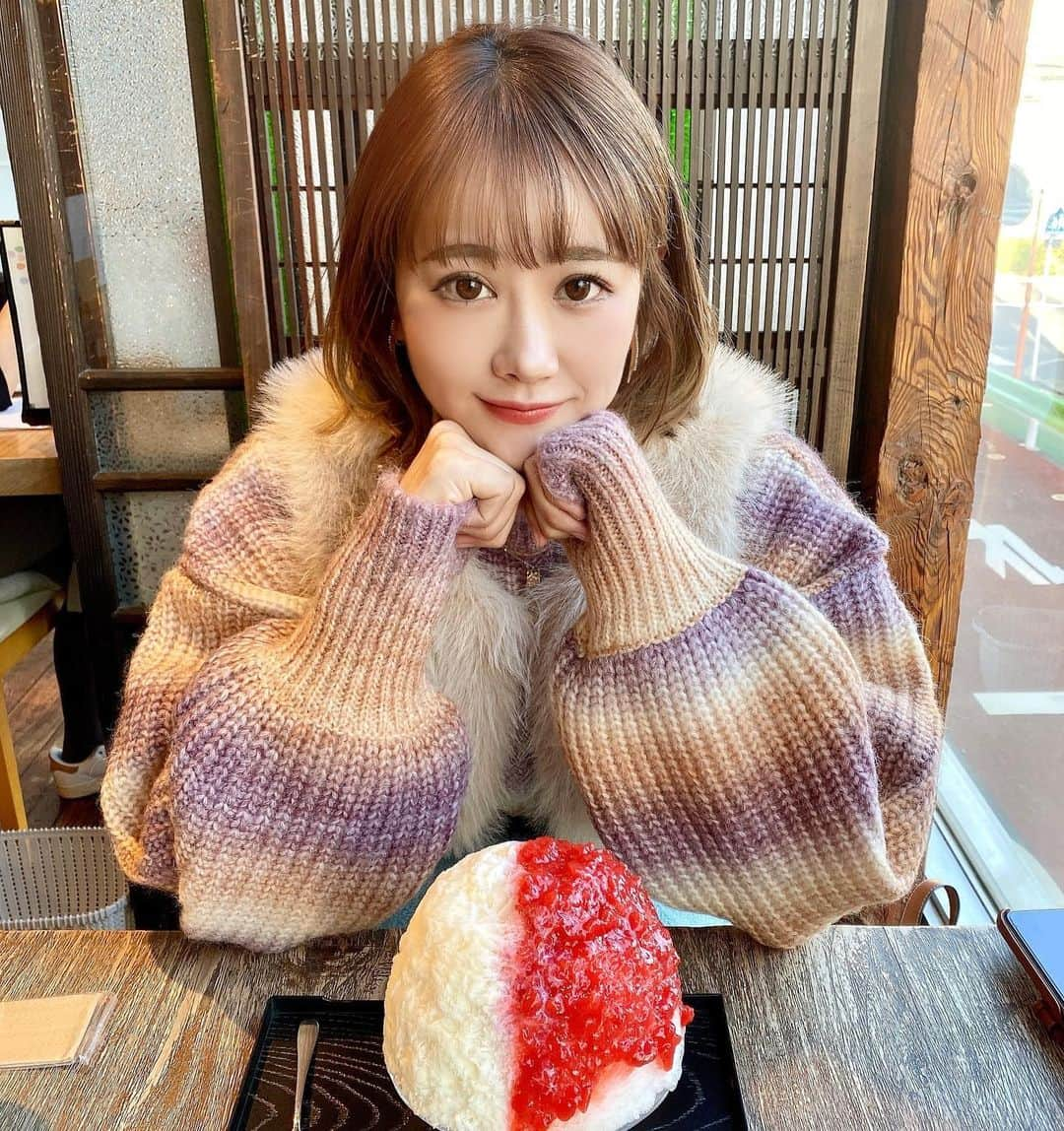 日向カンナさんのインスタグラム写真 - (日向カンナInstagram)「自分と同じ名前のものとか、お店って嬉しくて覚えちゃうよね🥰 「かんな」のかき氷屋さんはすぐに覚えちゃった♡♡ （4枚目の写真の、半目流し目なんか…好きで載せました。笑）  でも、まだかき氷には早かったかな。とっても美味しかったけど、最後らへんは頭キーンでした😅 温かいお茶に助けられましたっ🍵  あっ！あと、デジタル時計とかも自分の誕生日の数字とかも、なんだか嬉しいですっ🙌🏻 レジの値段とかもっ🤭ふふ。  他にふと嬉しい瞬間って、何かありますか🌼？？ （いつもコメントくださる皆さん、ありがとうございます🥰読んで元気もらってます！！）  #원스 #데일리패션  #소통 #데일리룩 #일상  #japanease #좋아요   #japaneasegirl #love #instagood  #followme  #japan #tokyo #大人可愛い #大人女子 #ビジョビ #大人カジュアル #美容 #美容女子 #インフルエンサー #ダンサー #タビジョ #笑顔が人を幸せにする #東京カフェ #三軒茶屋カフェ #かんな #かき氷 #カフェ巡り」3月25日 20時44分 - kanna_hinata