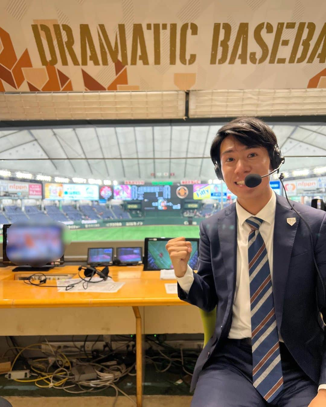 北脇太基のインスタグラム：「. 東京Dで初めて実況を担当しました。  WBC世界一がもたらした野球熱、今年のペナントレースは例年以上に楽しみになりました☺️  #プロ野球 #OP戦 #初めて東京Dの実況で、何とかやり切ったという表情です #解説 #五十嵐亮太　さん #北脇太基」