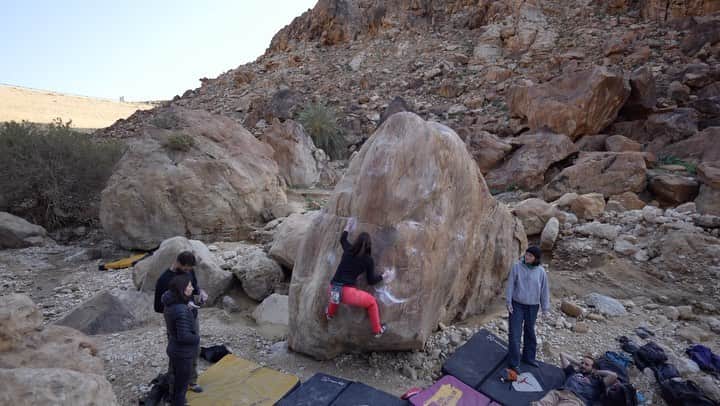 のインスタグラム：「最初は登れないかもと思った課題！セッションパワー恐るべし😮🙏 ・ @patagoniajp @patagonia_climb #climbing #climblikeagirl #bouldering #クライミング #ボルダリング #Jordan #jordanclimbing  #jordanbouldering」