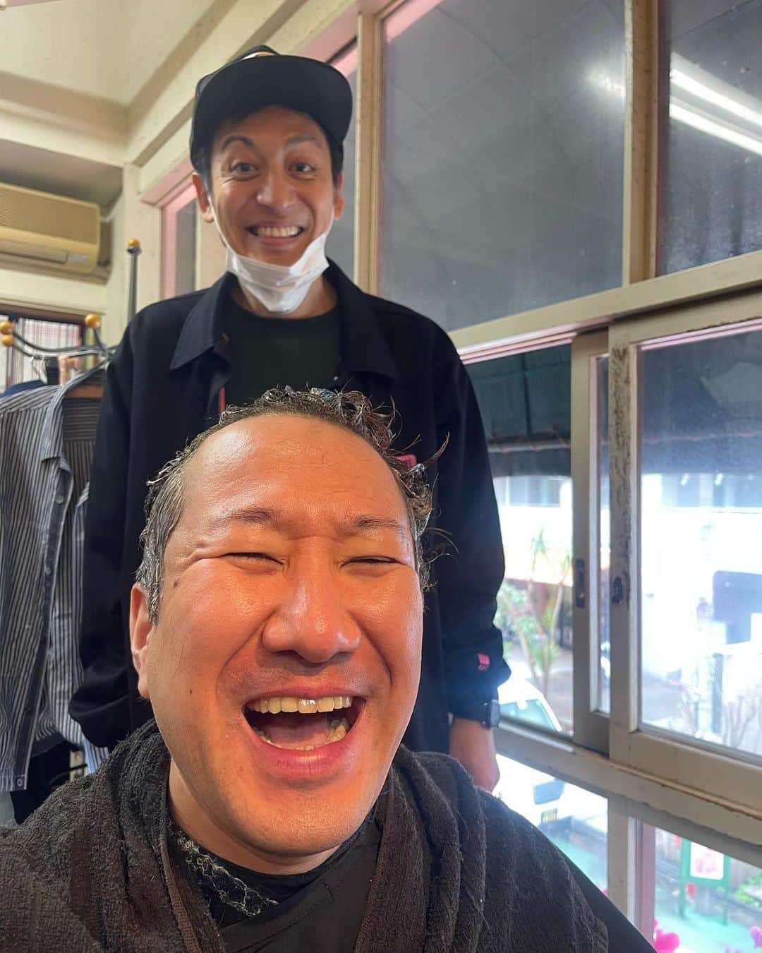 杉本知香さんのインスタグラム写真 - (杉本知香Instagram)「フォレスト名物。珍しい2ショット×2😆  #中目黒美容室#珍しい2ショット #ダイノジ大谷#ダイノジ #プラスマイナス兼光 #プラスマイナス #とろサーモン村田#とろサーモン #ジョイマン池谷 #ジョイマン」3月25日 20時48分 - sugimotoc