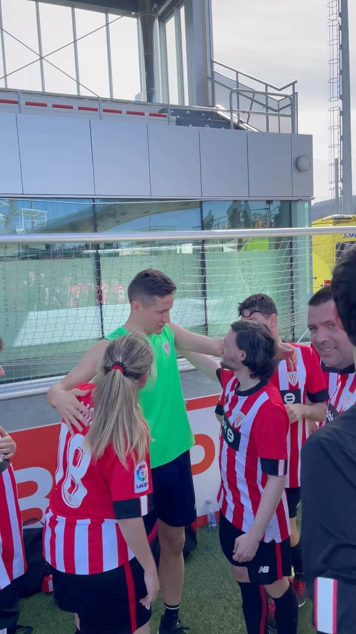 アンデル・エレーラのインスタグラム：「🥰 ¡¡𝗦𝗢𝗥𝗣𝗥𝗘𝗦𝗔!!  👏 @anderherrera no ha querido perderse el partido de nuestro equipazo.  Lehiatu aurretik partekatu  @laligagenuine I #AthleticClubFundazioa ❤️」