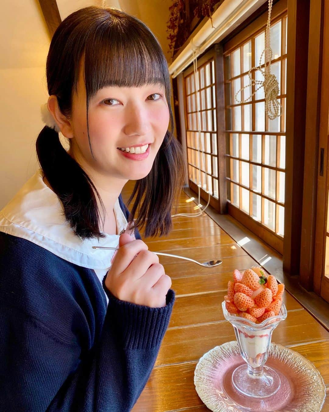 西原さつき（さつきぽん）のインスタグラム：「全然更新できてなかった🥹 でも、この2週間で朗読劇の脚本1本と、楽曲の歌詞を1曲書き上げたのです⸜( ˶'ᵕ'˶ )⸝ プチ解放感🌸笑 ⁡ 昨日は月末に公演予定の朗読劇の稽古が終わりました！１つの作品の脚本を書くのに今は30時間くらいかかってしまう……。私はどうしても、文字とか言葉にすると色々と選んでしまう癖があるので、本当はもっと思ったままSNSも更新していきたいなぁ。。 （と思いつつ、今も言葉を選んでしまっている！笑） ⁡ 今日はイベントでみんなの前でお話をさせてもらいました。色んな価値観や考え方の方がいらっしゃる中で、自分が言葉選びを間違えちゃったなぁという場面もあったり……表現をするって本当に難しいですよね。落ち込み中のさつきです、、。 ⁡ そんな毎日に一喜一憂している私ですが、物語を作ったり、何かを表現することが楽しいのです。講演も、声のお芝居もやっぱり好きだなぁと感じてます！ ⁡ 写真は岡山県に行った時に食べたパフェ🍓 （全然関係ないやん！笑） ⁡ 本番まであとちょっと。 甘いもの食べて身体整えていきますଘ(੭ˊ꒳​ˋ)੭✧ ⁡ ⁡  #朗読劇の稽古終わり #さつきぽん #乙女塾 #カンコー学生服 #トランスジェンダー #transgender」