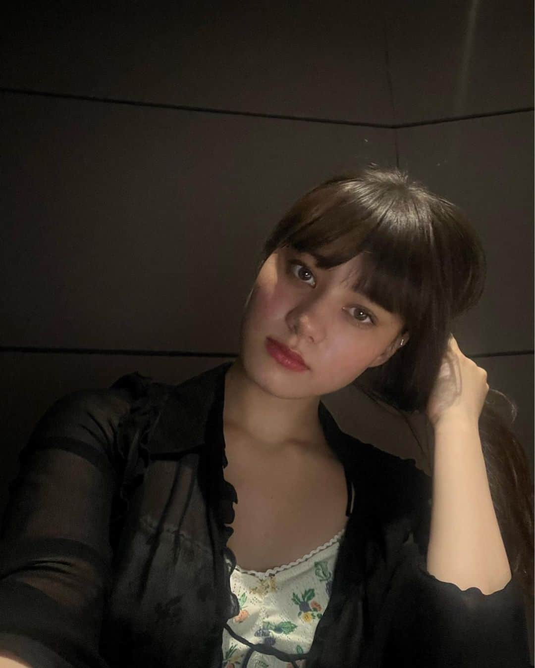 NiziUさんのインスタグラム写真 - (NiziUInstagram)「🖤🖤🖤🖤🖤  #niziu #nina」3月25日 21時06分 - niziu_artist_official