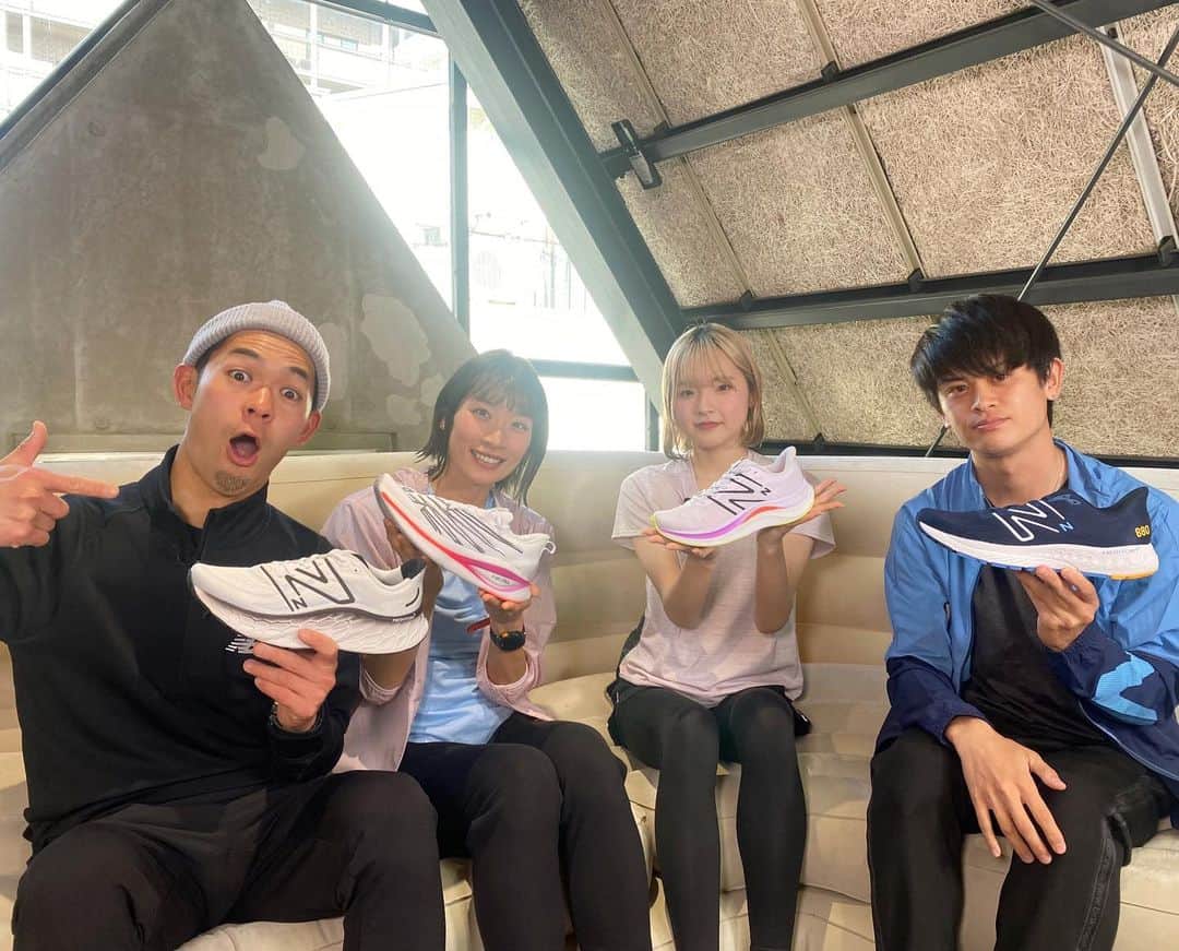 西谷綾子のインスタグラム：「👟 @runtrip_jp YouTube NBシューズ愛をみんなで熱く楽しく語ってます🥰✨ ホント楽しい時間だったし みんなのシューズの履き分けも 勉強になったなぁ✍️🏃‍♀️👟  日々のトレーニングからレースまで🏃 それぞれのシーンにぴったりな 「Fresh Foam」」FuelCell」シリーズ🥰  名古屋ウィメンズマラソンの時は FuelCell Elite v3  渋谷表参道ウィメンズランの時は FuelCell Propel v4 だったよーー🥰 志村美希ちゃんも渋谷表参道はPropelだったね☺️ 美希ちゃんスタイル良過ぎ😳💞 カッコ良く可愛い〜ねっ🥹✨  @newbalancerunning  @newbalance #newbalance #ニューバランス #Runyourway  #あなたのまま走ろう」