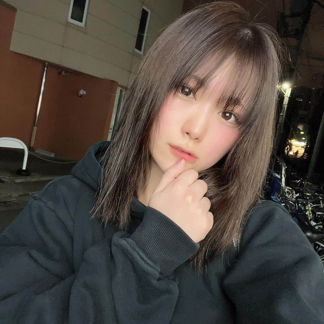 山内鈴蘭のインスタグラム：「🧖‍♀️🧖‍♀️🧖‍♀️  仕事終わりのサ活。  一言で、最高！！！！！  ちなみに私のサウナデビューは 小学生。笑笑  千葉県市原市に″やすらぎ″っていう銭湯が昔あったんだけど家族でよく行ってたなぁ☺️  お風呂と水風呂とサウナしかないシンプルな銭湯だったけど、  アカスリ、マッサージ、食事、まんが、ゲーム、色んなことできて最高だったなぁ。  大人になって気づく、 昔の素晴らしさ🥺🥺🥺  今はもうない、やすらぎが愛おしい、、  サウナが好きすぎね😆😆😆💓  #サウナ #サウナ女子 #サ活 #幡ヶ谷 #サウナイキタイ #サウナ好きな人と繋がりたい #ゴルフ女子 #ゴルフ好きな人と繋がりたい」