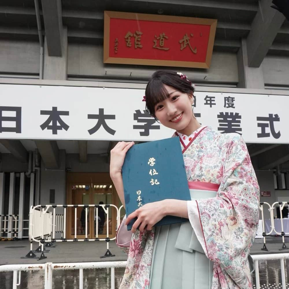 田辺真南葉さんのインスタグラム写真 - (田辺真南葉Instagram)「この度、日本大学芸術学部放送学科を卒業しました。  思い返すと沢山の出来事で溢れた4年間でした🌸 学生という肩書きとはさよならですが、 今後も私らしく過ごしていきたいです！ お世話になった先生方や友人に感謝の気持ちでいっぱいです！！  ありがとうございました！」3月25日 21時27分 - manaha_tanabe