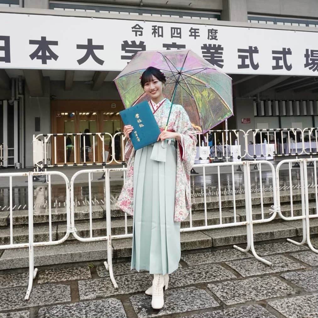 田辺真南葉のインスタグラム：「この度、日本大学芸術学部放送学科を卒業しました。  思い返すと沢山の出来事で溢れた4年間でした🌸 学生という肩書きとはさよならですが、 今後も私らしく過ごしていきたいです！ お世話になった先生方や友人に感謝の気持ちでいっぱいです！！  ありがとうございました！」