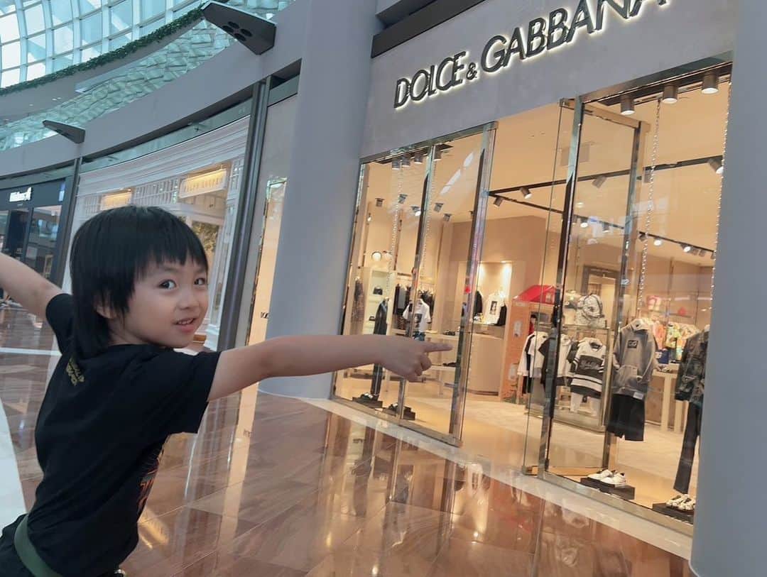 アレクサンダーのインスタグラム：「パンツ買いました」