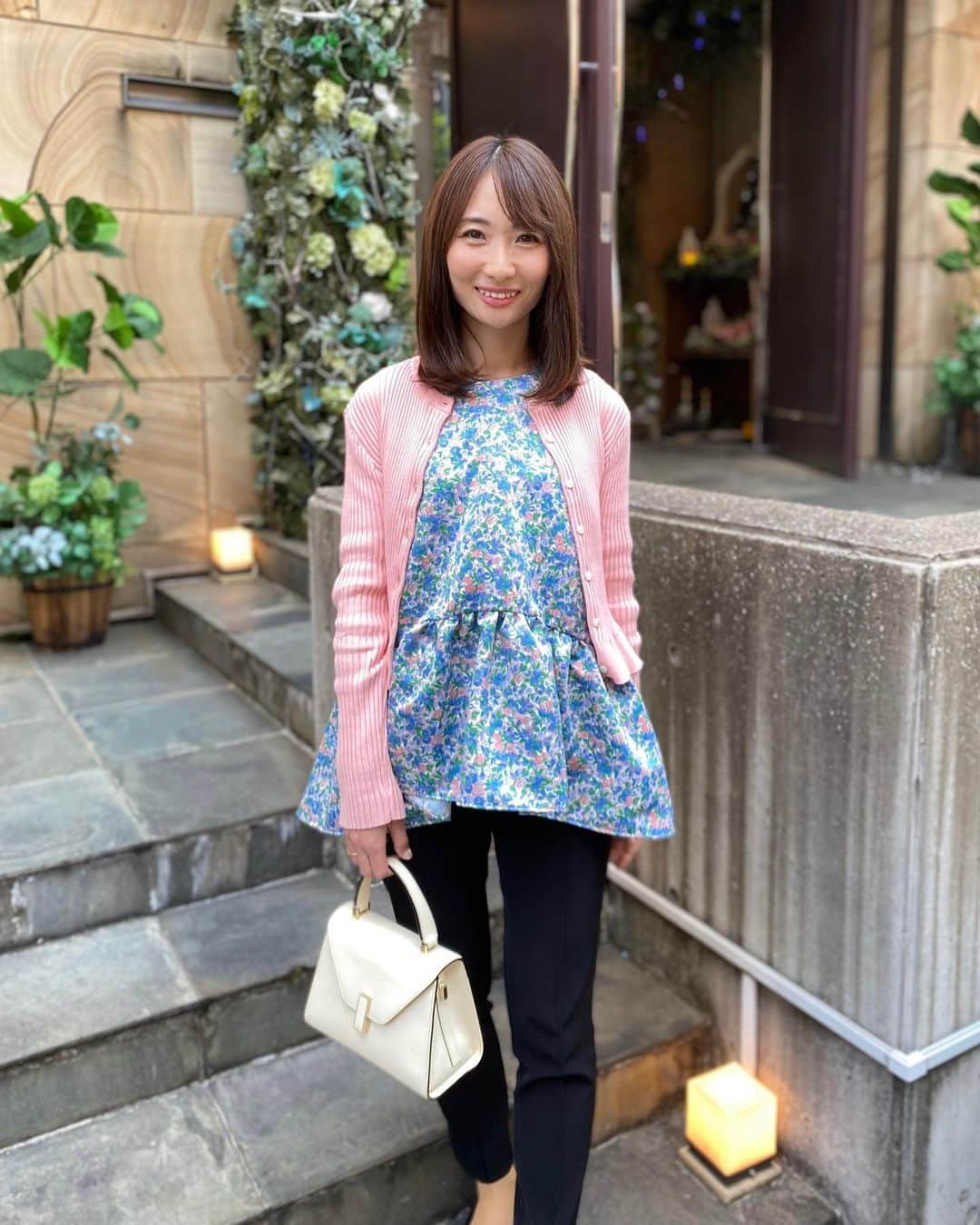 吉田早織さんのインスタグラム写真 - (吉田早織Instagram)「・ オリジナルのフローラルプリントと後ろのリボンが可愛い @tsurubymarikooikawa のMatine 🕊 ⁡ ⁡ レイヤードするカーディガンの色は迷いに迷ってピンクに🌸 ⁡甘くなりすぎない絶妙な大人ピンク。 着心地も良くて他の色も集めたいです☺️ ⁡ ⁡ ⁡ ⁡ #tsurubymarikooikawa #ツルバイマリコオイカワ #yori_japan」3月25日 21時36分 - saorinxxx