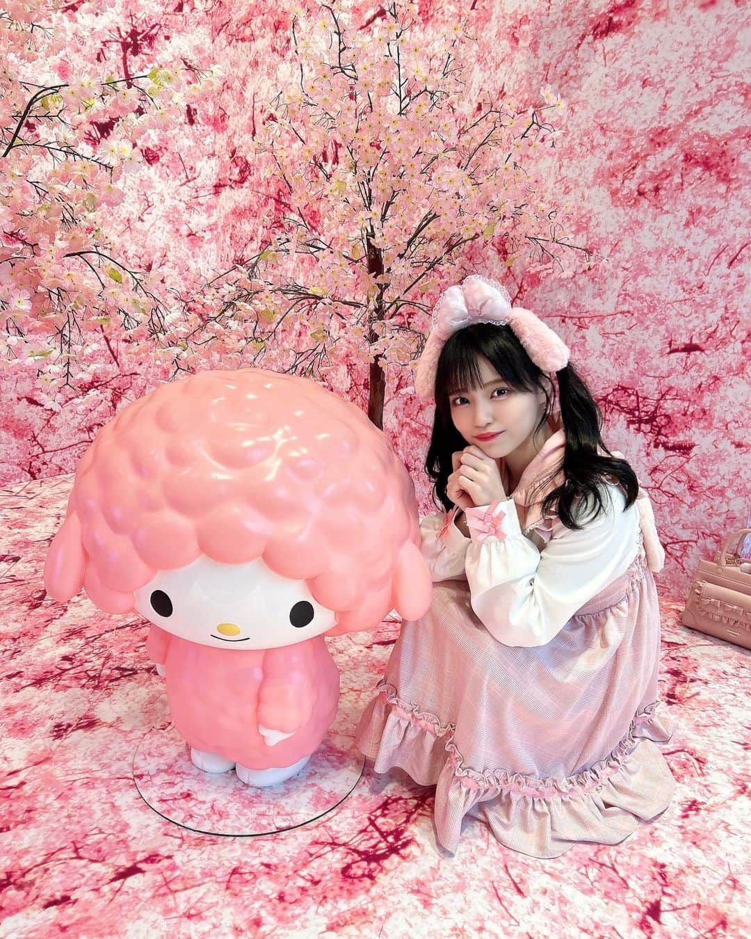 岩田陽菜のインスタグラム：「マイスイートピアノちゃんも 好きキャラ🎹💗🐑  所々、桜咲いてるとこあってお花見したい気分🌸🌸🌸」