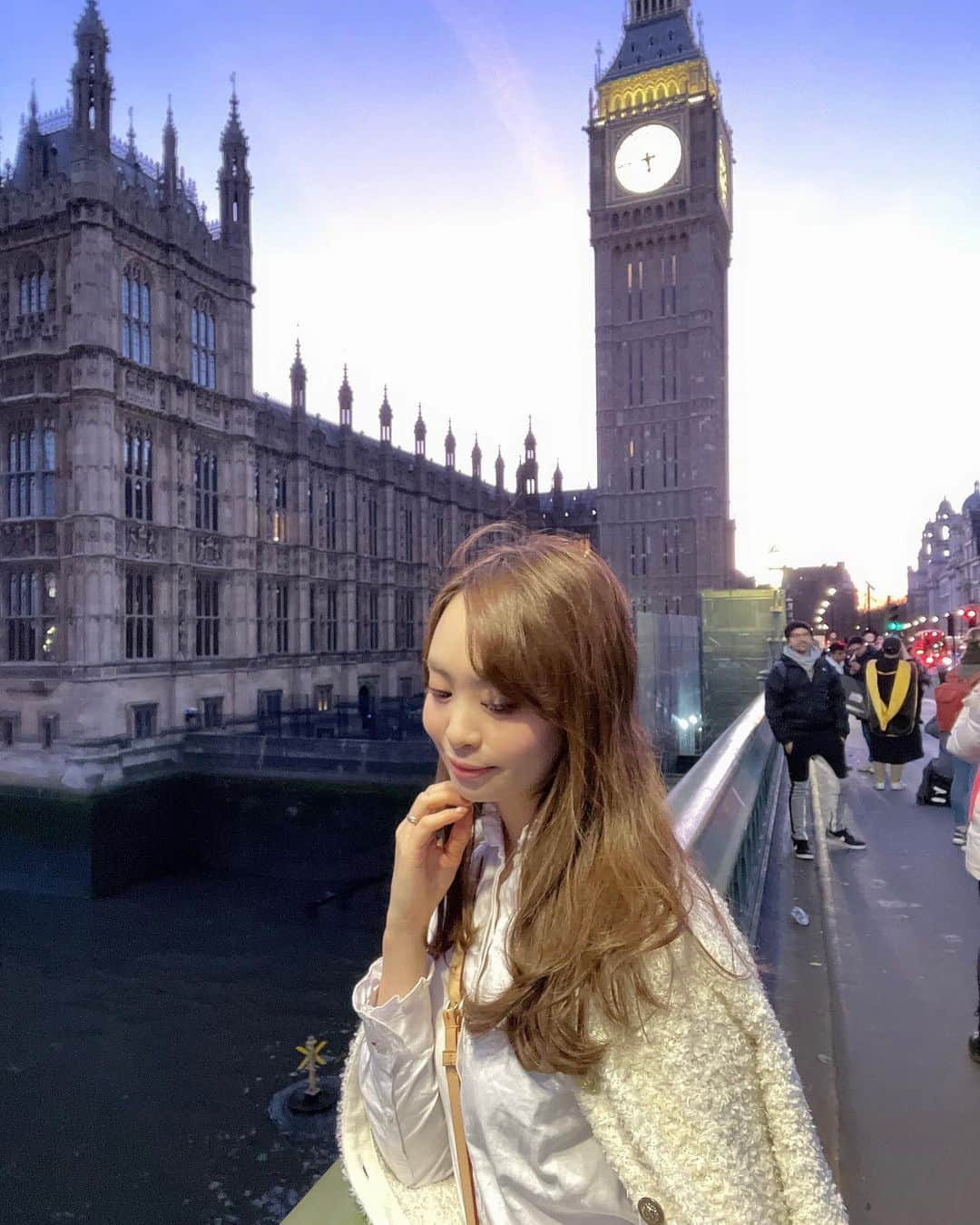 林佑香さんのインスタグラム写真 - (林佑香Instagram)「🇬🇧 □■ Elizabeth tower ■□ ビッグベンからエリザベスタワーに 名前が変わった時計塔🕰  ロンドン観光の定番にも♪̊̈♪̆̈  治安は比較的よいとはいえ いろんな人がいるので、 観光地をガンガン歩くときは デニムと斜め掛けできるバッグが 定番😄♡♡   #ロンドン観光  #エリザベスタワー  #ウェストミンスター寺院  #ロンドン旅行  #林佑香」3月25日 21時45分 - yuuka.2828