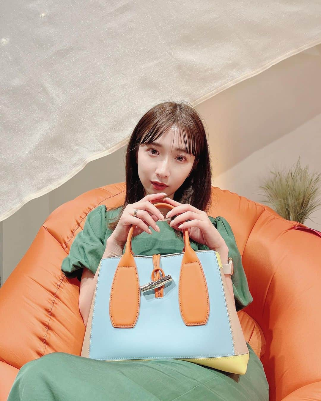 田原可南子さんのインスタグラム写真 - (田原可南子Instagram)「@longchamp 2023春夏コレクションのイベントへ参加させていただきました🍃  わたしが持っているのは ロンシャンらしく 立派なレザーにクラシックな形ながら 遊び心ある配色で これからの季節にぴったりの”ロゾ”トート  どのアイテムも素敵でした✨  #LongchampGlamping #LongchampSS23 #ロンシャン #pr」3月25日 21時53分 - kanakotahara