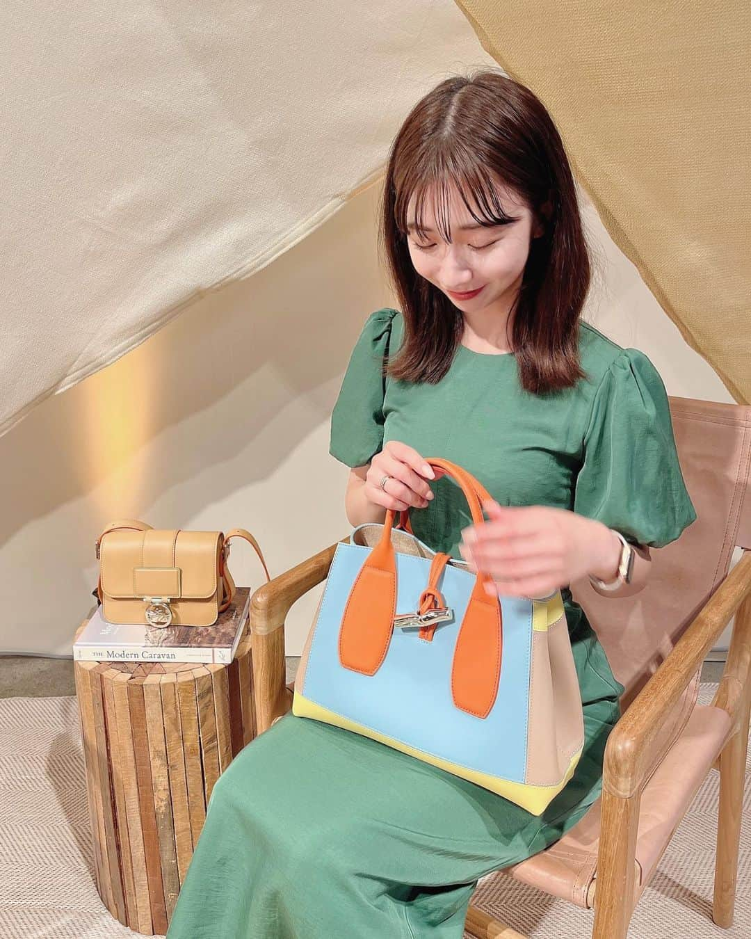 田原可南子さんのインスタグラム写真 - (田原可南子Instagram)「@longchamp 2023春夏コレクションのイベントへ参加させていただきました🍃  わたしが持っているのは ロンシャンらしく 立派なレザーにクラシックな形ながら 遊び心ある配色で これからの季節にぴったりの”ロゾ”トート  どのアイテムも素敵でした✨  #LongchampGlamping #LongchampSS23 #ロンシャン #pr」3月25日 21時53分 - kanakotahara