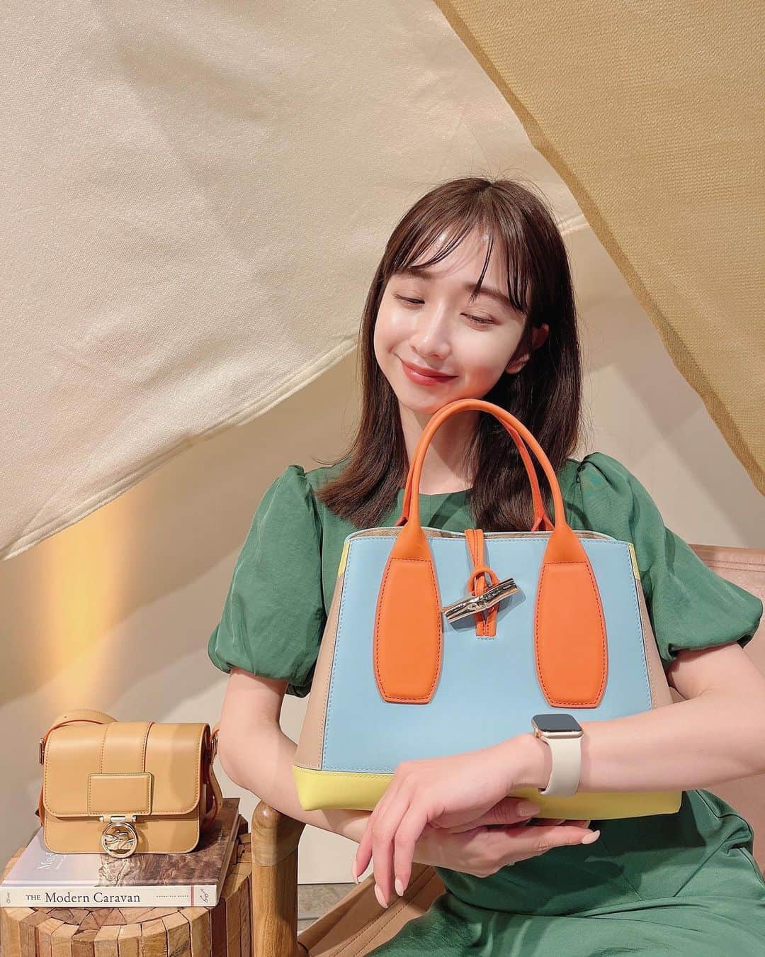田原可南子のインスタグラム：「@longchamp 2023春夏コレクションのイベントへ参加させていただきました🍃  わたしが持っているのは ロンシャンらしく 立派なレザーにクラシックな形ながら 遊び心ある配色で これからの季節にぴったりの”ロゾ”トート  どのアイテムも素敵でした✨  #LongchampGlamping #LongchampSS23 #ロンシャン #pr」
