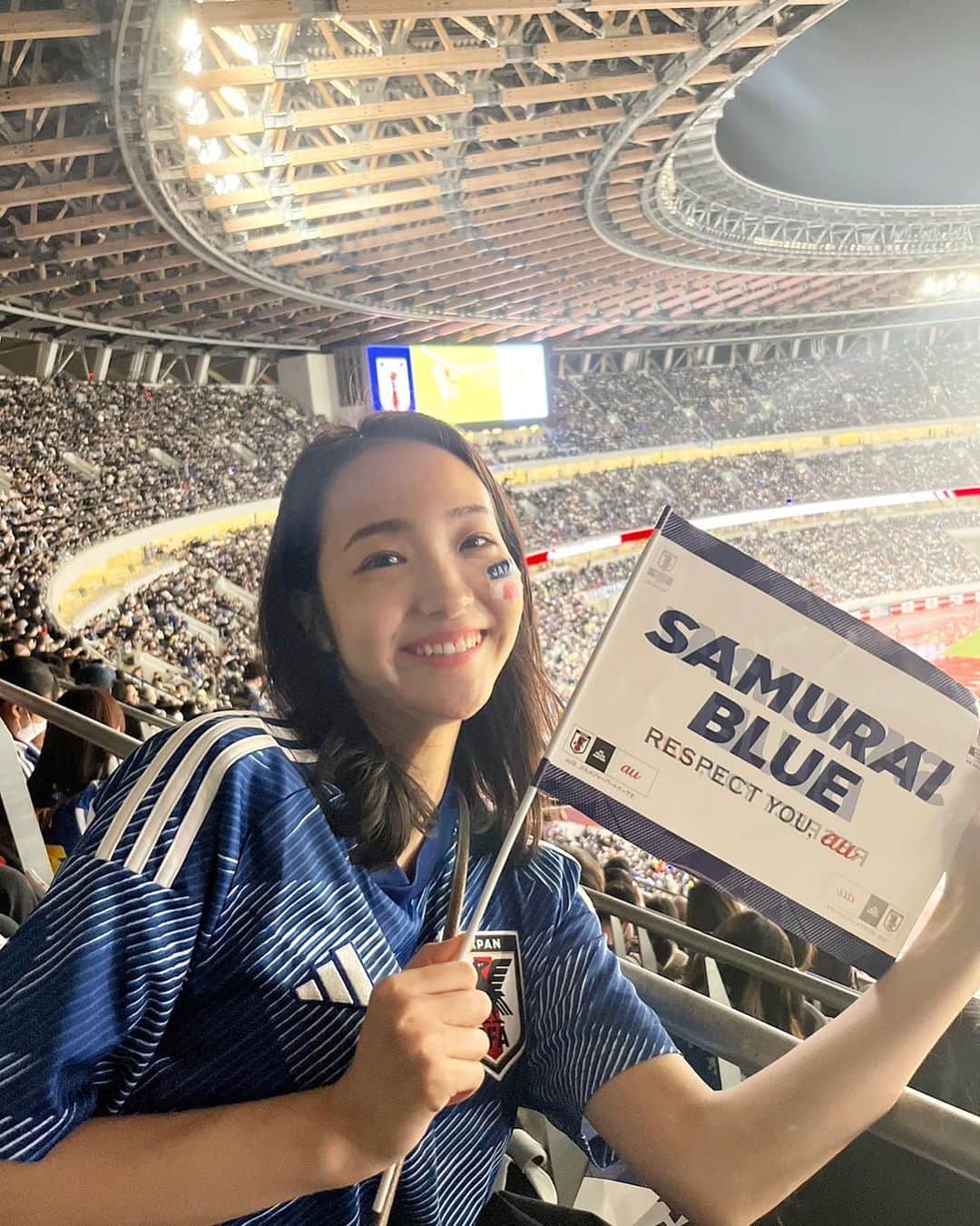 明星あゆみのインスタグラム：「サッカー日本代表戦 楽しかったーーー⚽️！！！ . . . #キリンチャレンジカップ  #サッカー日本代表 #新国立競技場」