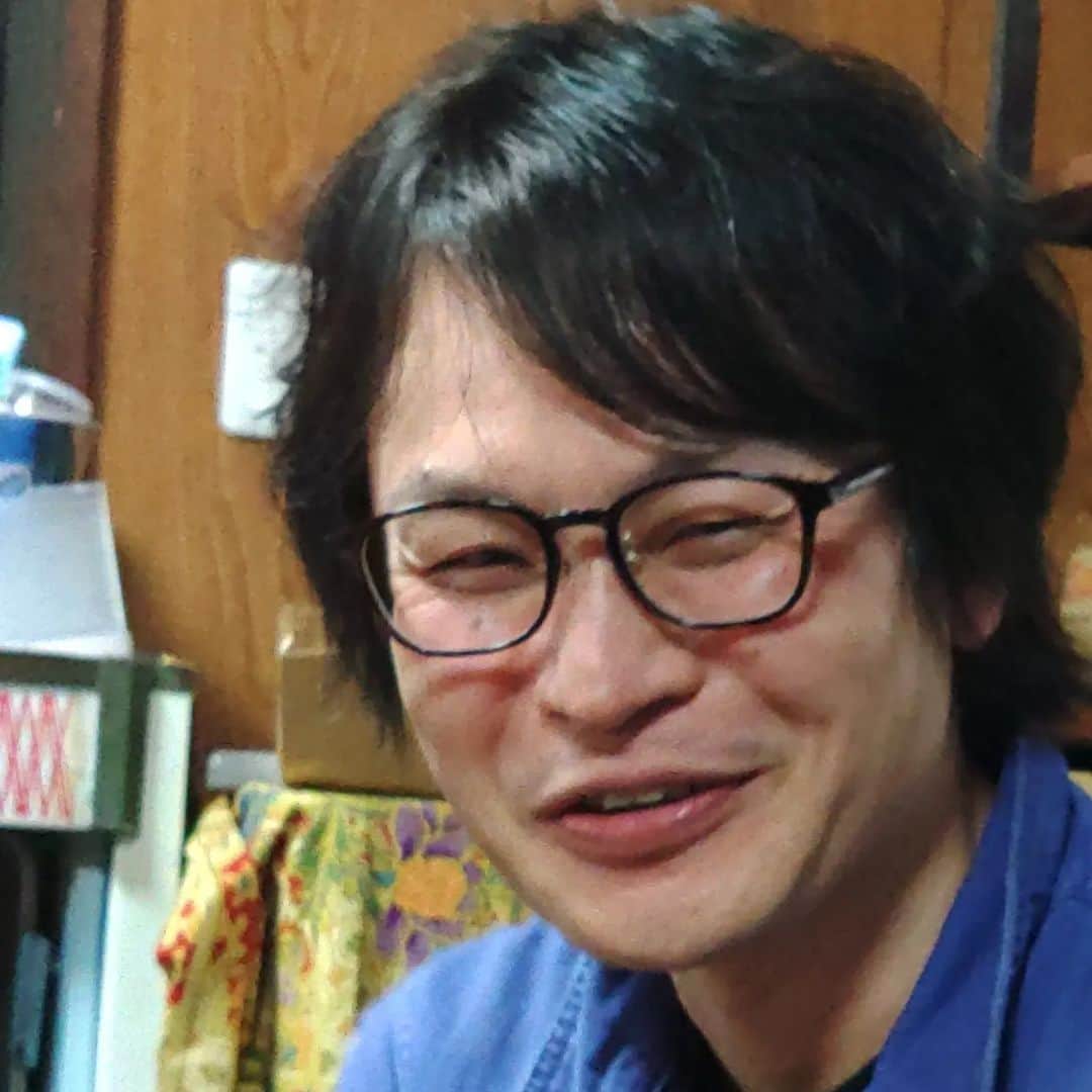 山川のりをのインスタグラム：「おそらく、ナイス飲酒堀口君の携帯は織田島酒店にあります。連絡求む。」