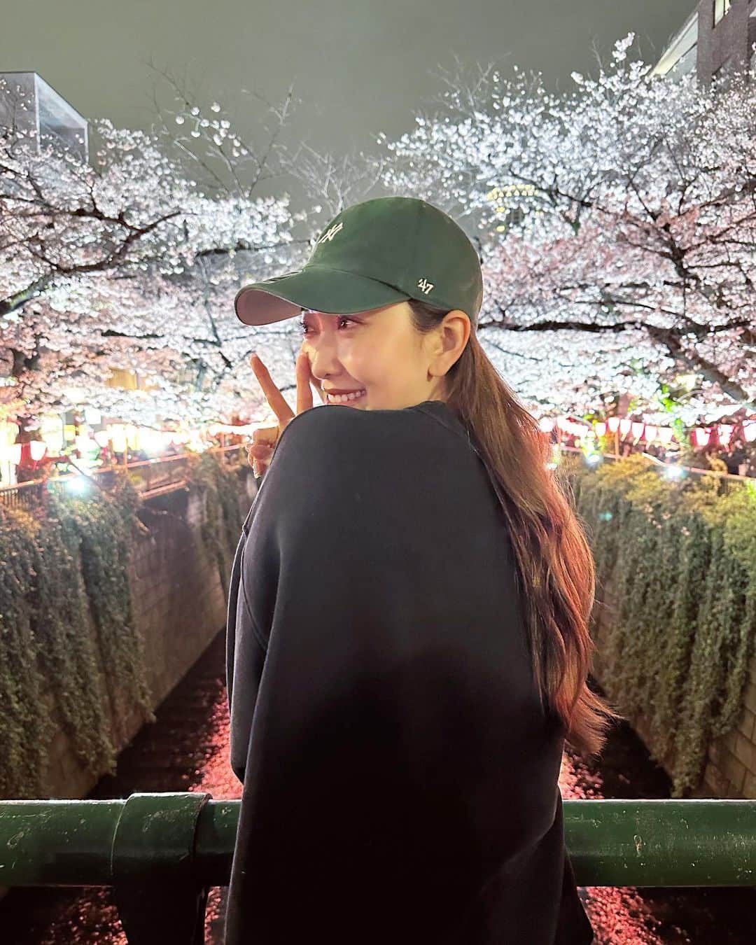 のインスタグラム：「🌸🌸🌸  雨が止んだ隙に😊🫶  天気的に今年は難しいかと思っていたから 思いがけず見れて嬉しかった💗  #桜#花見#お花見#中目黒桜#中目黒」