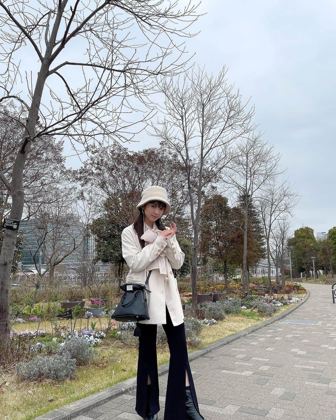 山岸理子さんのインスタグラム写真 - (山岸理子Instagram)「* 🐈‍⬛💡☁️ ⁡ #tsubaki_factory #山岸理子 #りこーで 👧」3月25日 22時06分 - riko_yamagishi.official