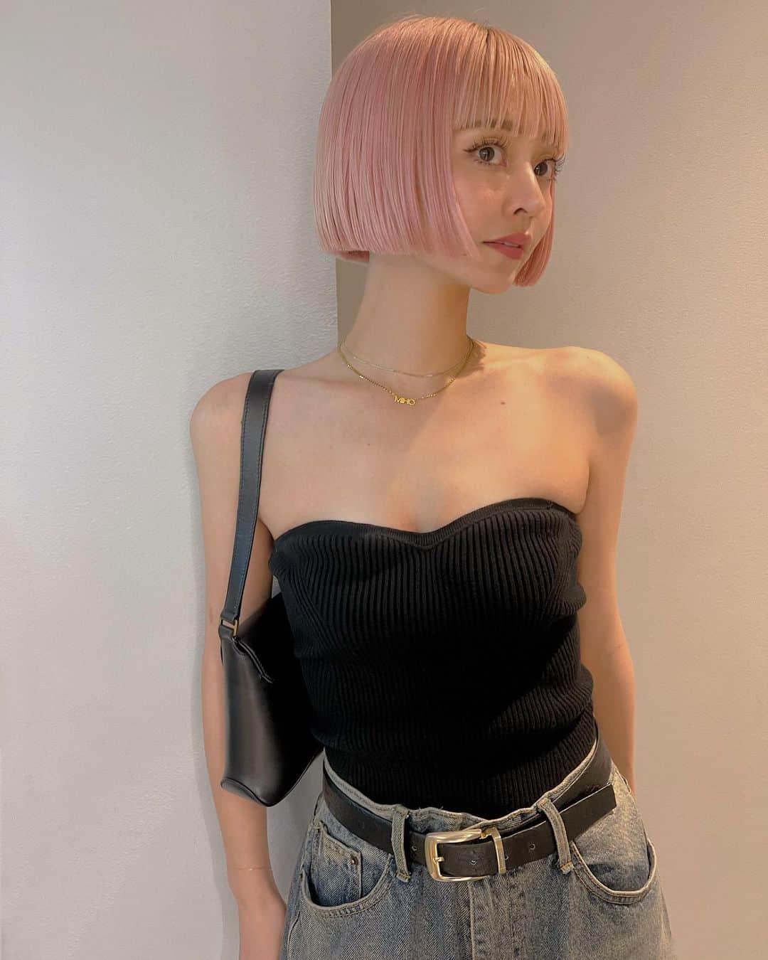 のインスタグラム：「3月なのに、暑いし雨だし☔️梅雨なのかな🥵 @uniqlo @mamekurogouchi のビスチェとパンツ、 もう1セット買っておけば良かったな🥺使いやすい✌🏻」