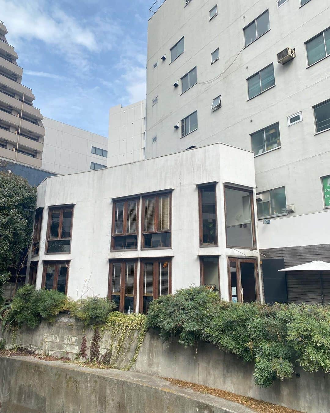 角川友紀のインスタグラム：「⁡ 外観がずっと可愛いな〜って思ってた 恵比寿にあるお店🍽 @coci_ebisu  ⁡ 卒業式の日にも行ったウラエビス @uraebis 系列のお店で ランチコースも美味しかったし 雰囲気もおしゃれだったし バースデープレートも嬉しかった…🥹♡ ⁡ #恵比寿ランチ#恵比寿グルメ #ウラエビス#バースデープレート」