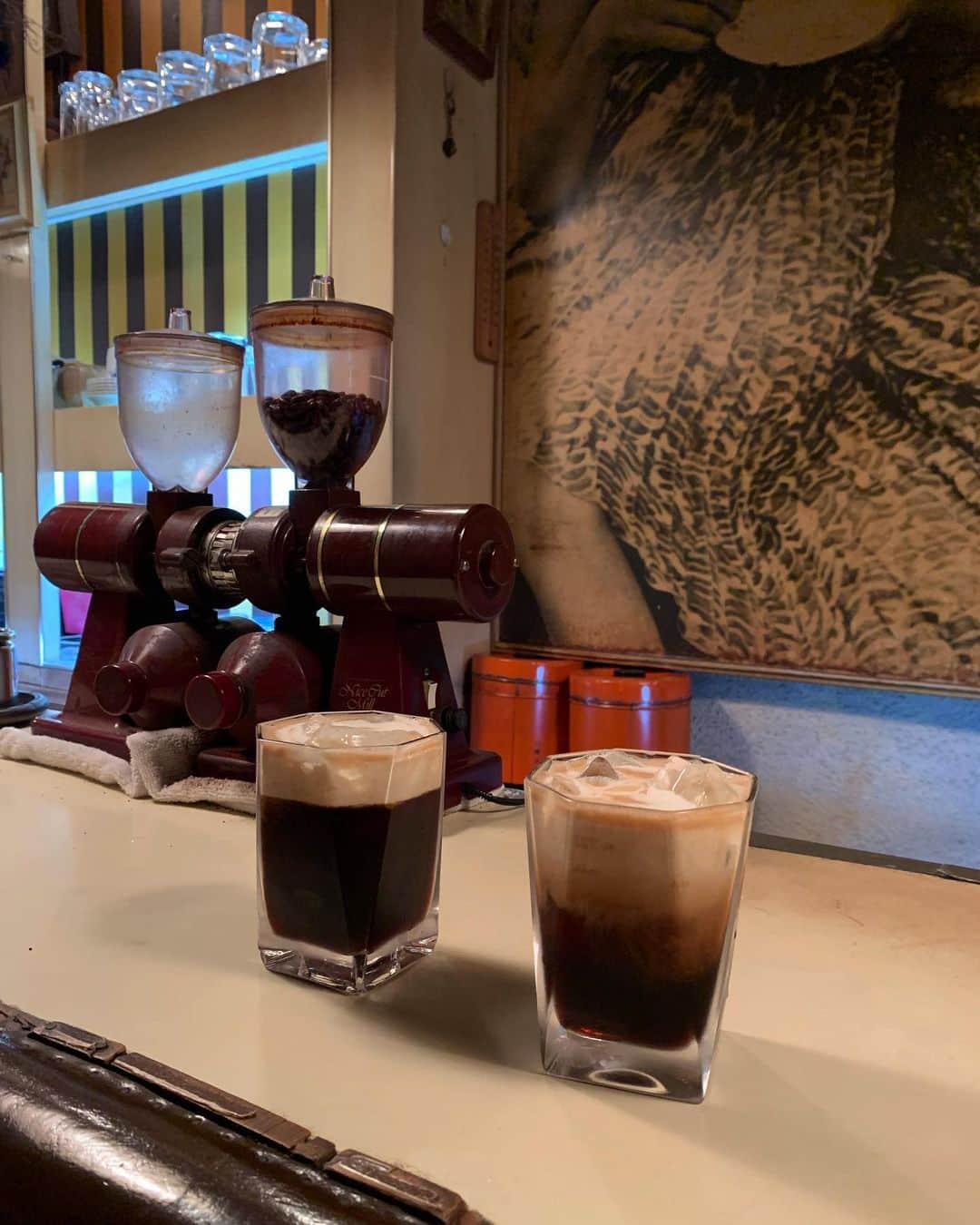 吉竹美聡のインスタグラム：「絶対行きたかったお店❤️☕️🫶🏽 歴史が詰まった空間で 素敵なママこだわりのアイスコーヒー、 美味しくてゆったり贅沢な時間でした🧊」