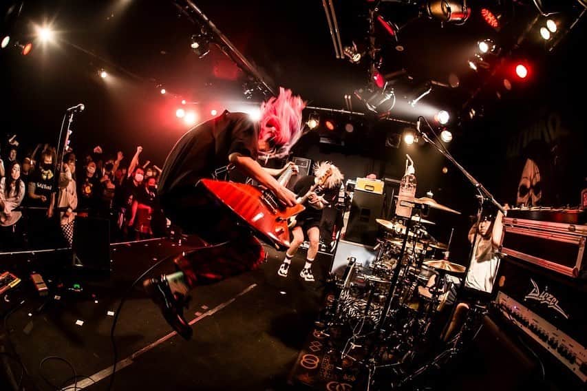 あやぺたのインスタグラム：「CAFFEINE BOMB TOUR 2022ｰ2023  2023.3.5 (SUN) 盛岡 Change Wave  柔道着の人がいたり盛岡はほんまに気合いはいりすぎ らぶすぎる 打ち上げが人生で一番ワイン飲み放題やった やばたにえん  photo by @hayachinphoto   #COUNTRYYARD #IRIEBOYS #MAISONsPARTY #CBT20th」