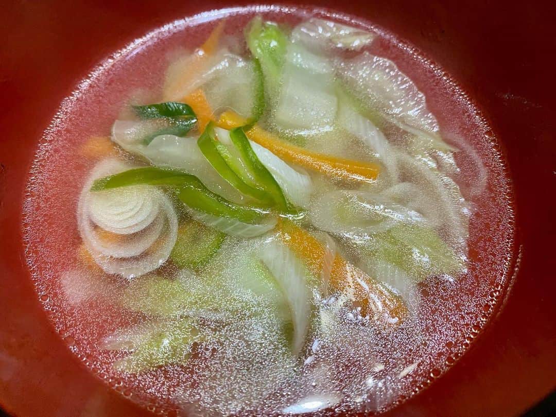 小坂明子さんのインスタグラム写真 - (小坂明子Instagram)「お野菜たっぷりのスープ。シャンタンで中華味。あったまりました。」3月25日 22時34分 - akikokosaka