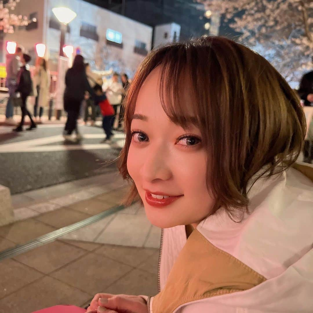 齊藤美沙貴さんのインスタグラム写真 - (齊藤美沙貴Instagram)「夜桜お花見🍡 中目黒賑わってた🌸  #お花見#桜#中目黒#さくらまつり」3月25日 22時36分 - misya_kids