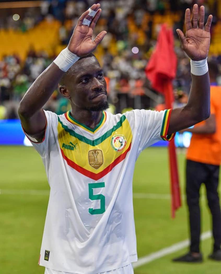 のインスタグラム：「Félicitations legend pour tes 💯 selection ♥️🙏🏿massive respect ✊ @iganagueye」