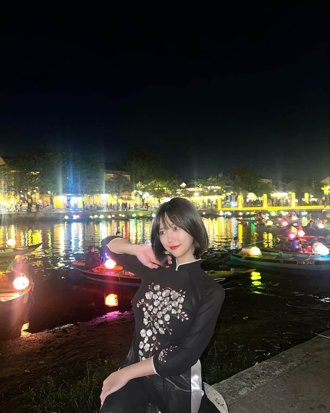RIKAさんのインスタグラム写真 - (RIKAInstagram)「幻想的でロマンチックなHoi an🏮🚣 アオザイかわいい💋💋🇻🇳  #ホイアン #ベトナム旅行 #アオザイ」3月25日 22時51分 - fromrika