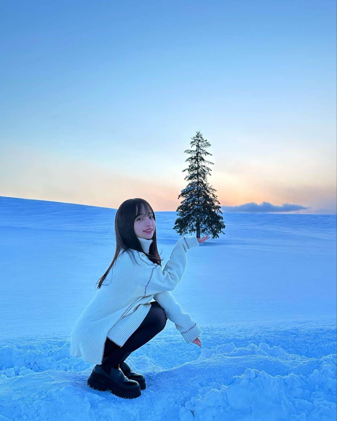 平尾優美花（ゆみちぃ）さんのインスタグラム写真 - (平尾優美花（ゆみちぃ）Instagram)「ずっと行きたかった場所🌲 #美瑛#クリスマスツリーの木」3月25日 23時03分 - hirao_yumika