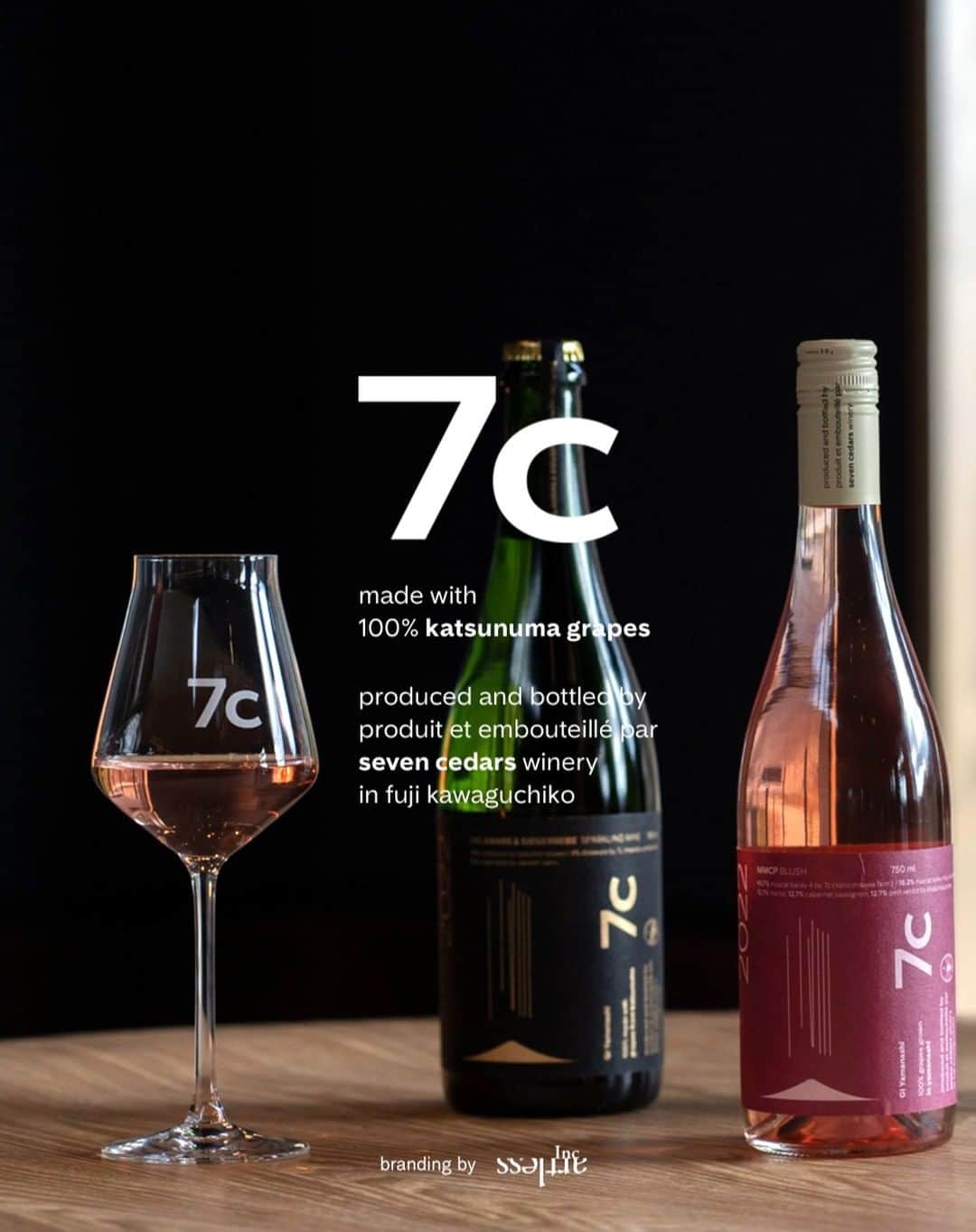 川上俊のインスタグラム：「[branding] 7c winery (seven ciders winery) : www.7cwinery.com  branding & design by artless Inc. @shunkawakami   河口湖にはじめてオープンしたワイナリー「7c | seven cedars winery」@7cwinery @7cwinery_store 。新たなコンセプトの日本ワインをグローバルに届くようにブランドデザインを行ない、また、できれば日本のワインの価値やポジショニングを上げるためにもデザインのクオリティも世界基準で行うことを意識しデザインしています。  日本醸造家100人にも選ばれている女性醸造家の鷹野ひろ子さんの葡萄栽培者に光を当てたワイン造り。全ての製品に栽培者の名前と、葡萄の品種・構成比率を明記し、デザインやカラーなどにも反映させています。  「7c | seven cedars winery」の名は、オーナー家の家系と繋がってもいる 河口浅間神社（ 865年奉斎 ）の神木・７本の「千本杉」を見させてもらった時の強い記憶から「千年杉」由来のブランドネーミングとして名付けさせてもらいました。  このワインブランドが、日本を代表するようなブランドへ成長していくことを楽しみに並走していこうと思います。  ー We are branding a new winery that opened for the first time in Kawaguchiko Japan. We are designing a brand for a new concept of Japanese wine to reach a global market. We are also designing the quality of the design with an awareness of global standards in order to increase the value and positioning of Japanese wine, if possible.  #shunkawakami #artlessinc」